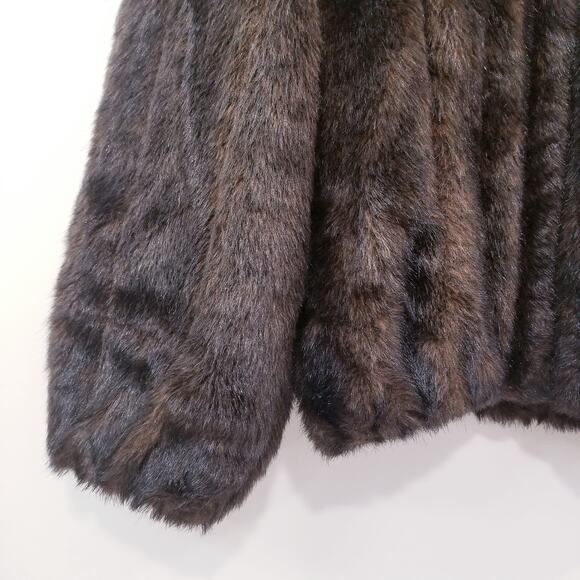 CARLUCCI Designed in Paris Vegan Fur Jacket - Picture 4 of 11